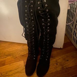 BLACK THIGH HIGH BOOTS